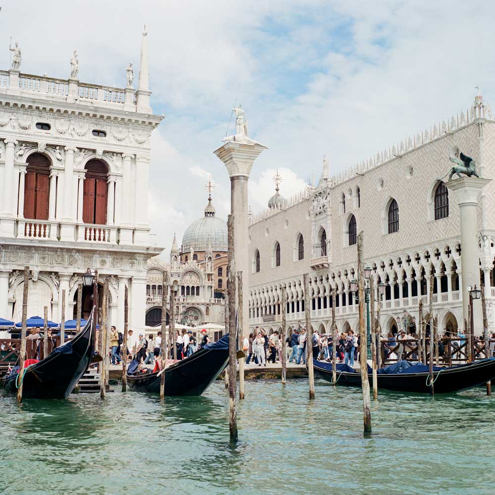 Wall Art Viewer Frames Render