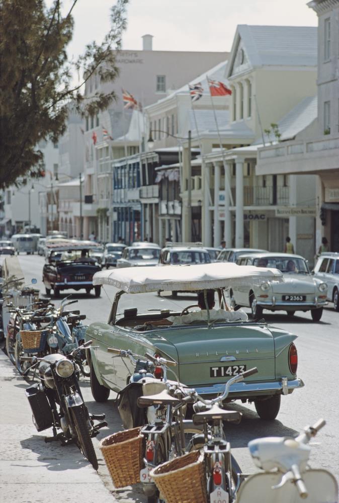 Bermuda Street Scene by Slim Aarons - FINEPRINT co